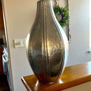 Hobby lobby floral vase. Brand new I got it but I lost my receipt